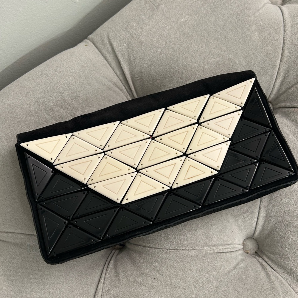 Beautiful RARE Tory Burch Clutch